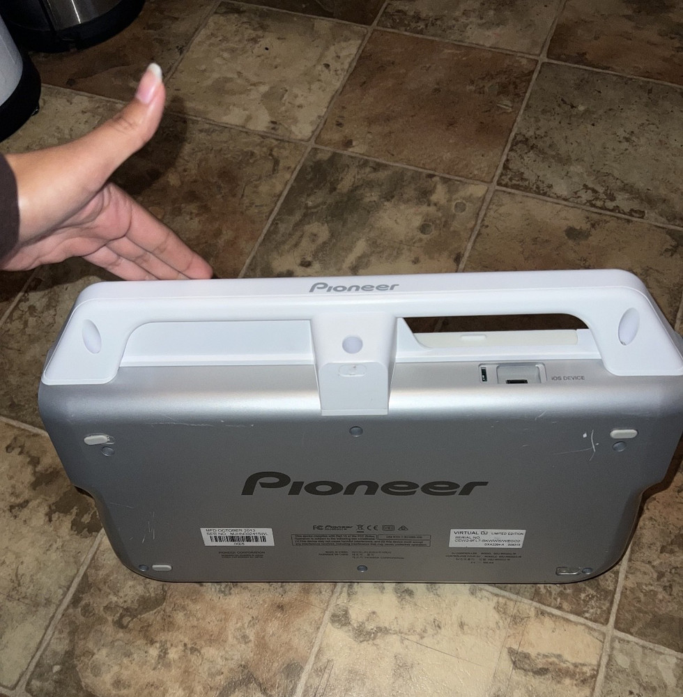 Pioneer DDJ - WeGo2-w DJ Controller (White)