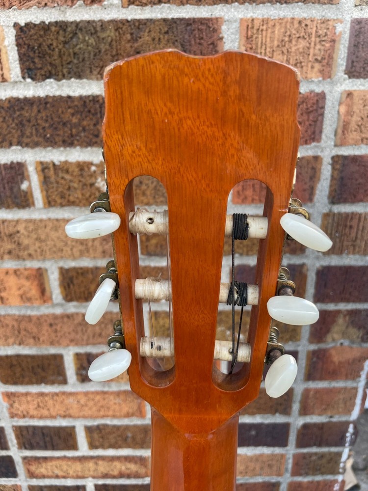 Conn C-10 Nylon-String Classical Guitar