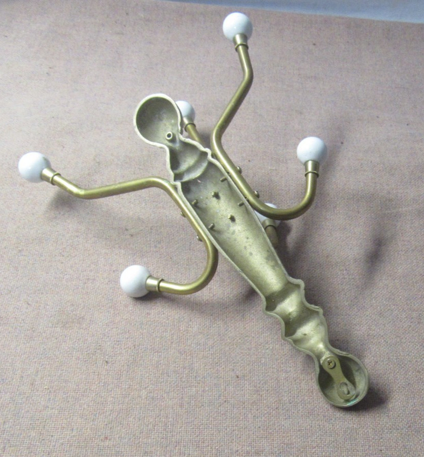 VTG PENCO BRASS WALL MOUNT HANGER WITH 6 PORCELAIN KNOBS