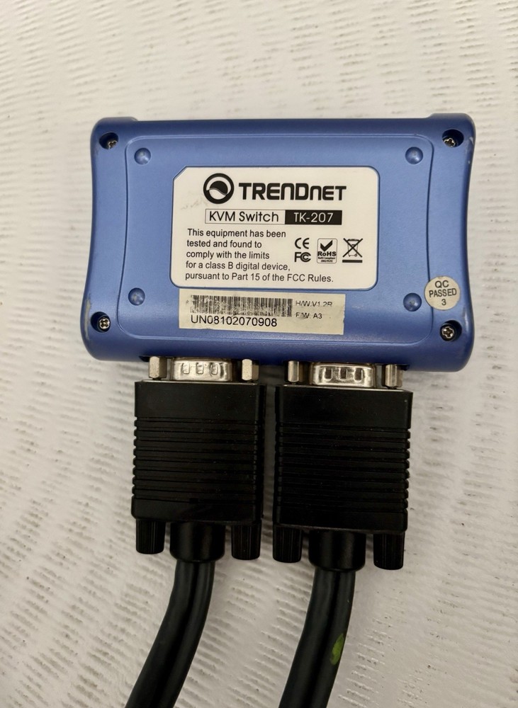 KVM Switch, connects 2 Computers 1 wMonitor connection VGA and USB.