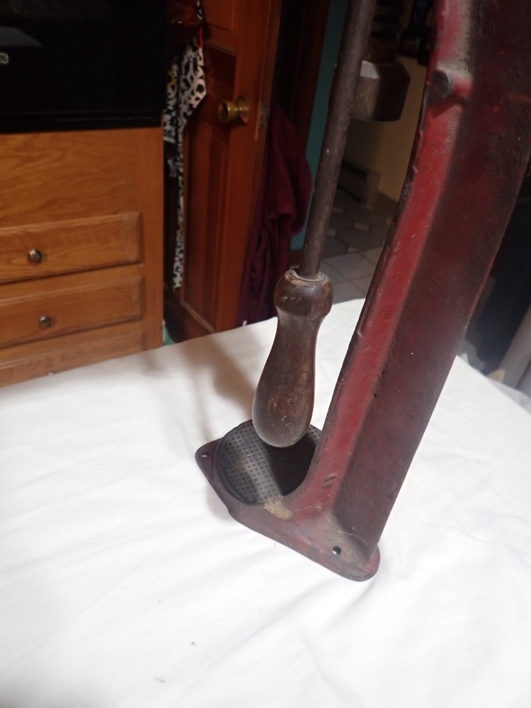 Vintage Working The Everedy Co. Industrial Bottle Topper Bottle Capper