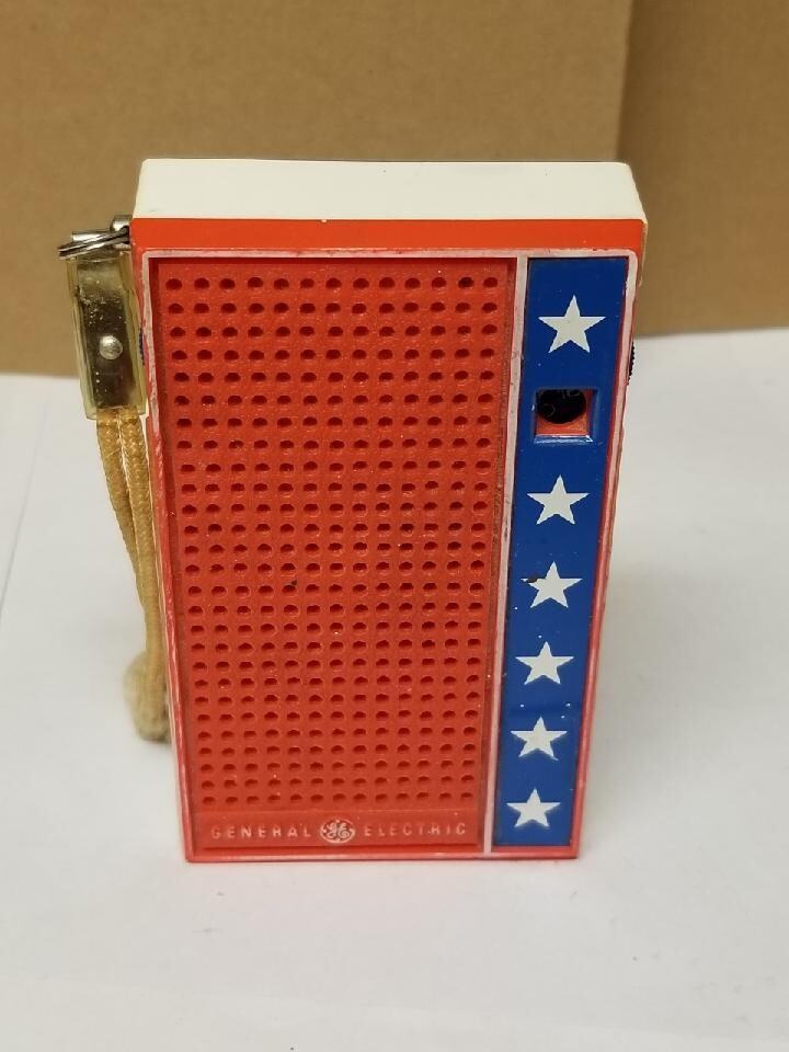 Vintage Hand Held General Electric Transistor Radio