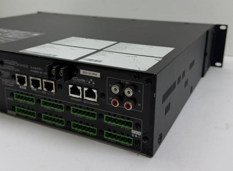 YAMAHA MRX7-D SIGNAL PROCESSOR *POWERS ON-WORKING*