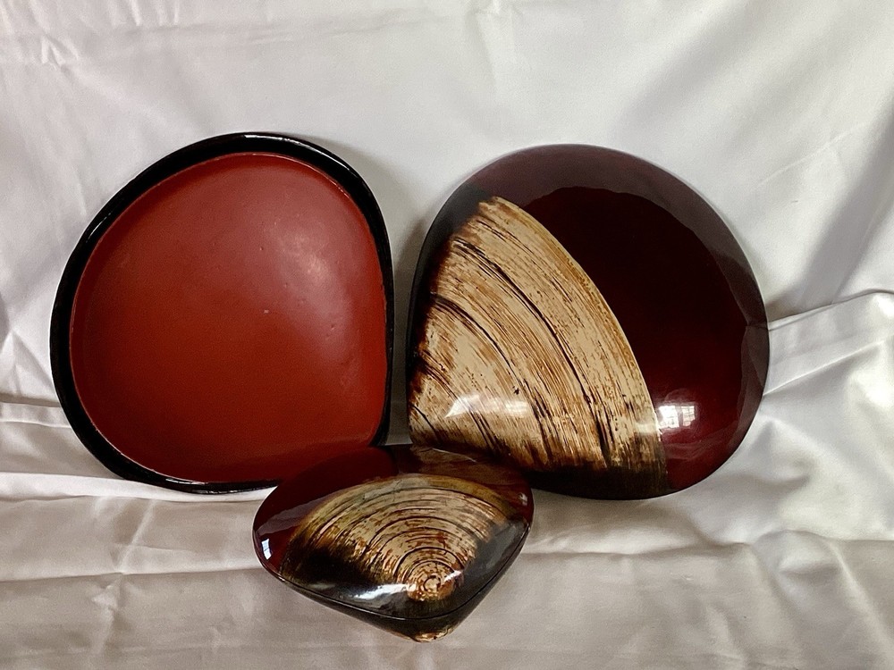1979 Wakasa Lacquerware 8 1/2” & 5 1/2” Nesting Clam Shell Trinket Boxes