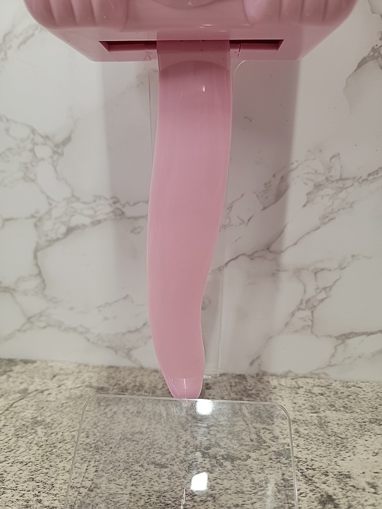Pink Satin Lady Kit Cat Klock Clock Display model