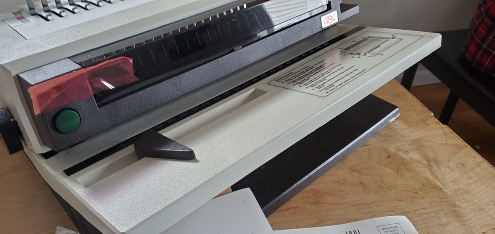 GBC CombBind Binding Machine Model 460KM New Old Stock
