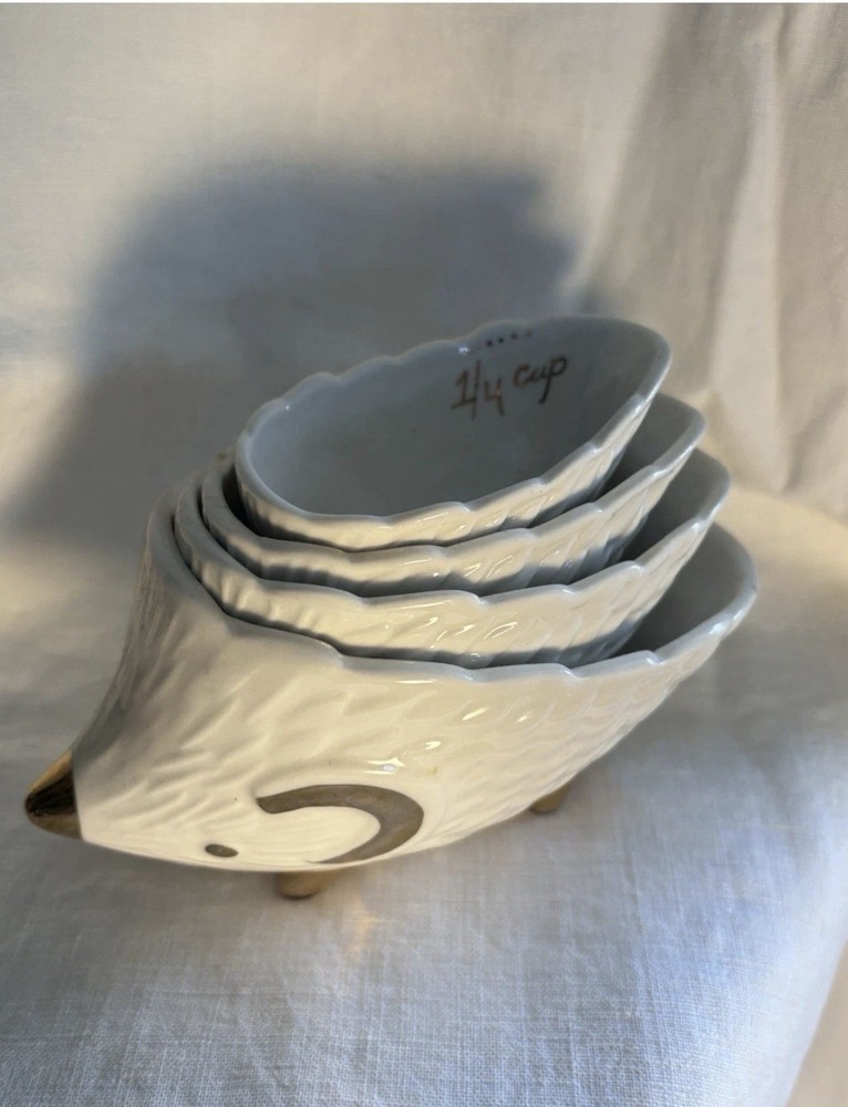 Anthropologie Hedgehog Measuring Cups Stackable Nesting Ceramic White & Gold