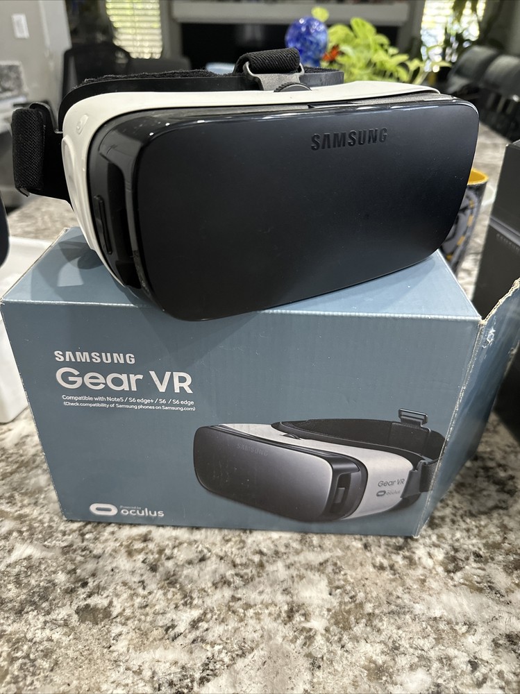 Samsung Gear VR Oculus 2015 Virtual Reality Headset