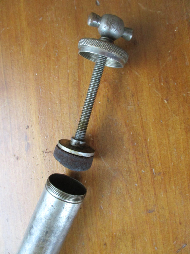 ANTIQUE BRASS SCREW GREASE GUN