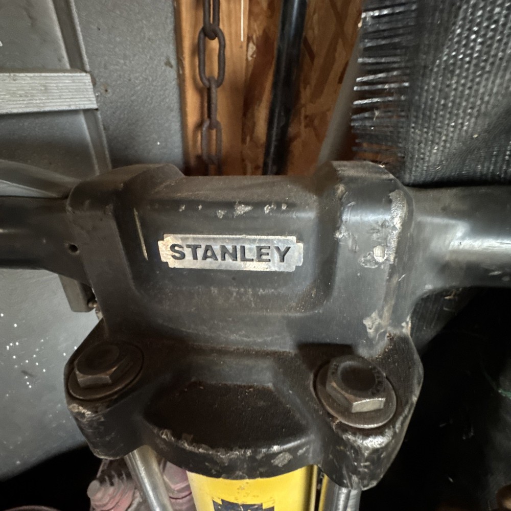 Stanley SPL-31 Hydraulic T Handle Breaker