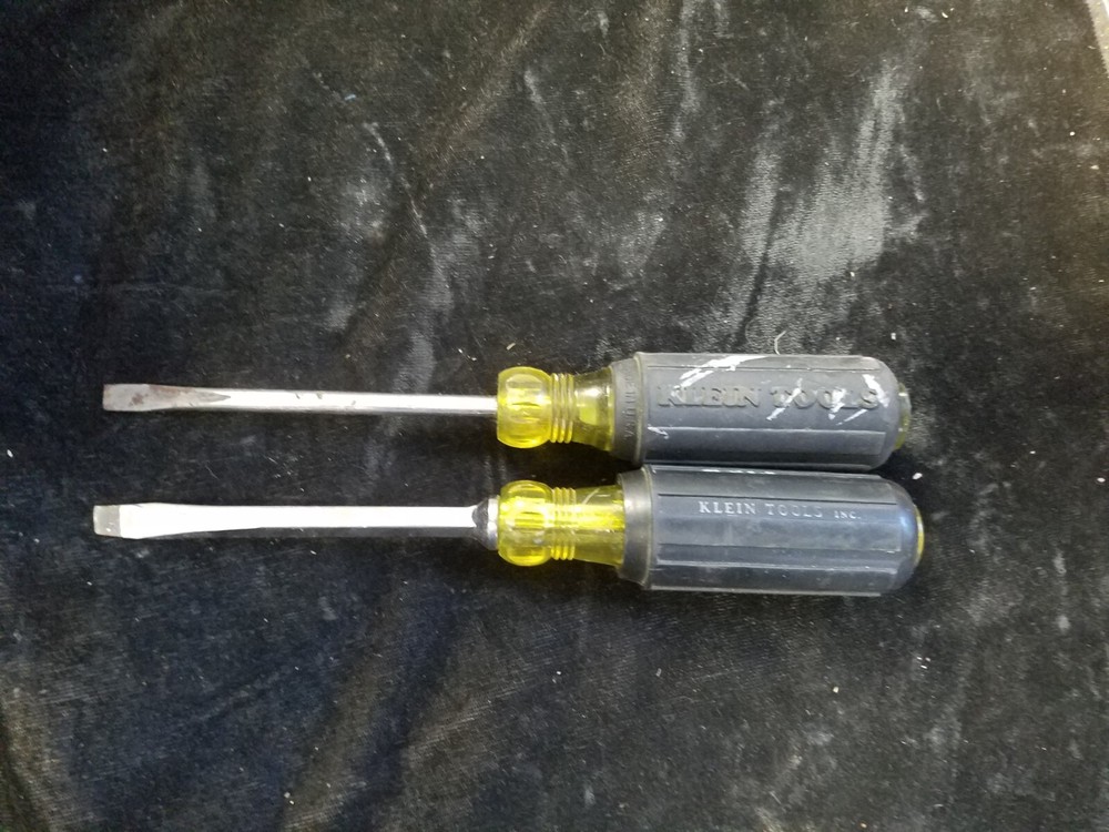 2 Klein Tools Flathead Screwdrivers 1/4" & 5/16"