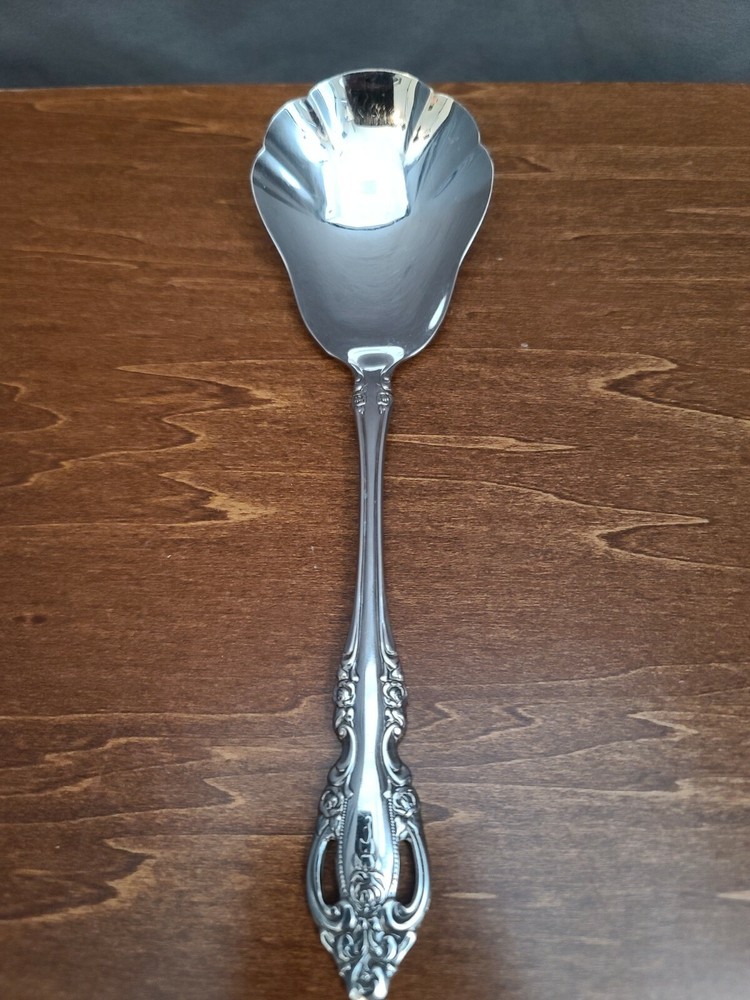 Oneida Community Brahms 1 casserole server unused