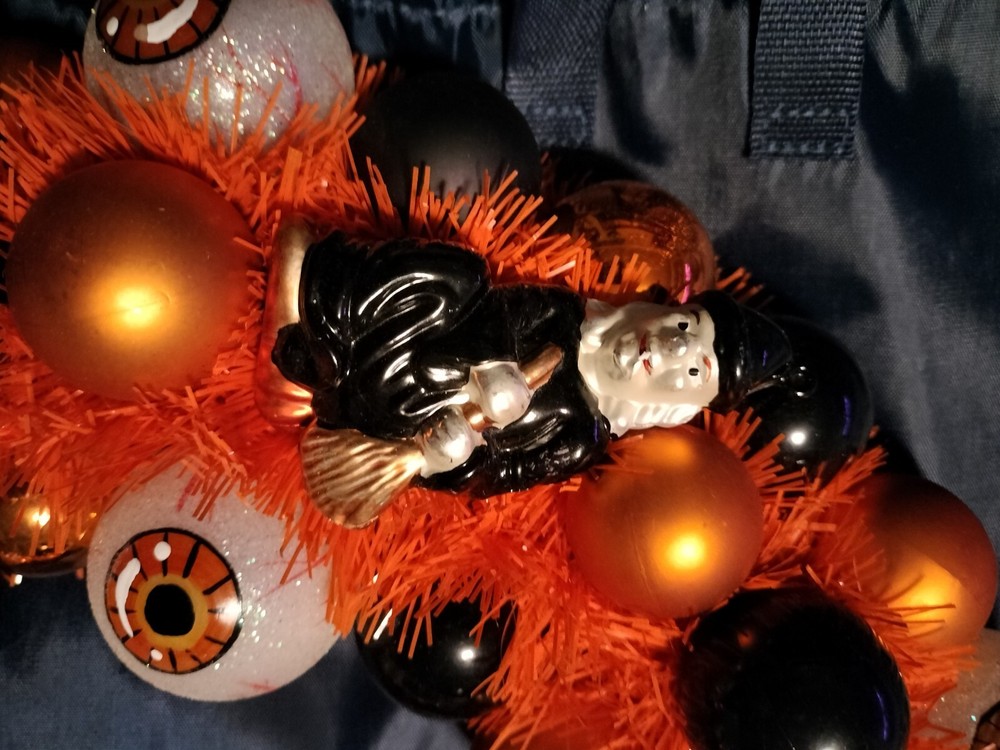 Halloween Wreath lighted eyeballs ceramic witches