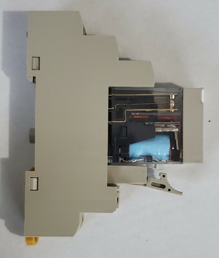 24VDC minirelay minirele OMRON socket latching with base 5 Amp - 2 PIECES