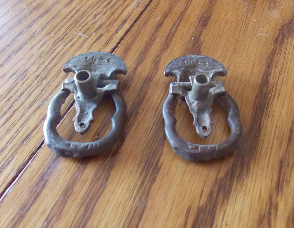 Vintage Furniture Pull / Drawer Handle (1 pull) (PR15)