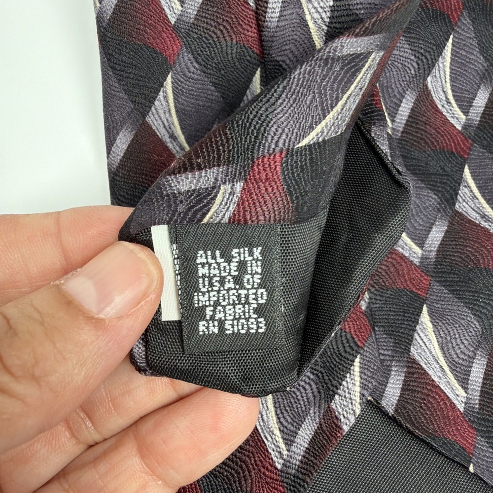 Alexander Lloyd 100% silk patterned tie 63”x4” long necktie