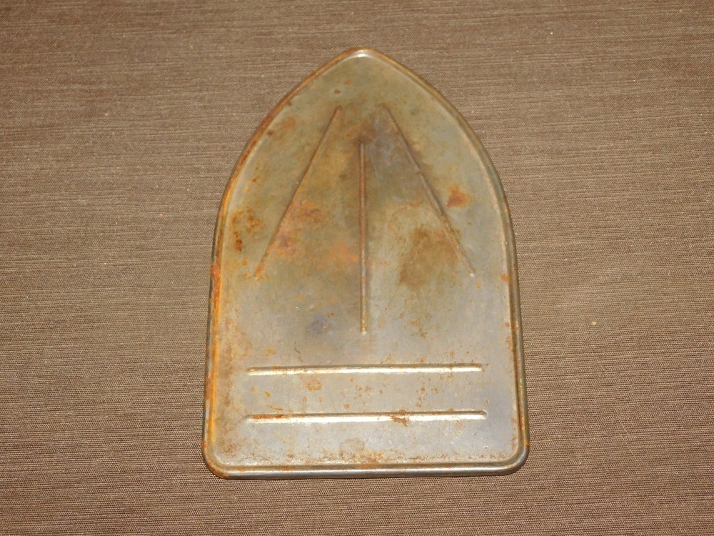 VINTAGE KITCHEN 8 3/4" HIGH SILVER SHIELD IRON REST