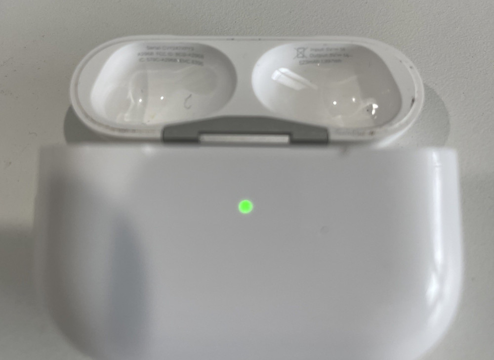 Apple AirPods Pro 2 MagSafe Charging Case (USB-C) A2968 - White * CASE ONLY *