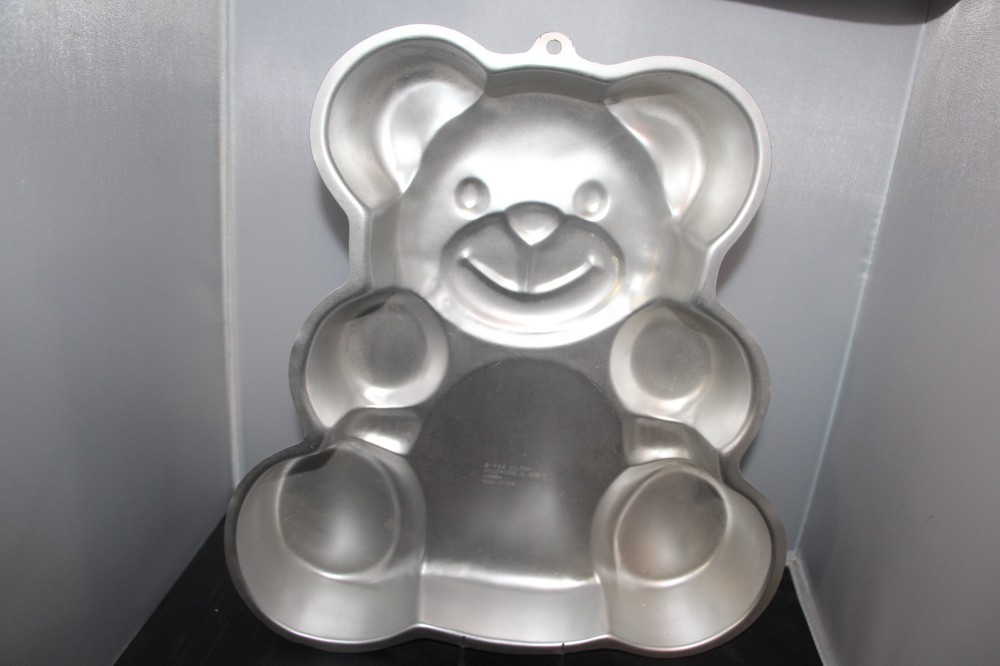 Vintage 1982 Wilton Huggable Teddy Bear Aluminum Cake Pan