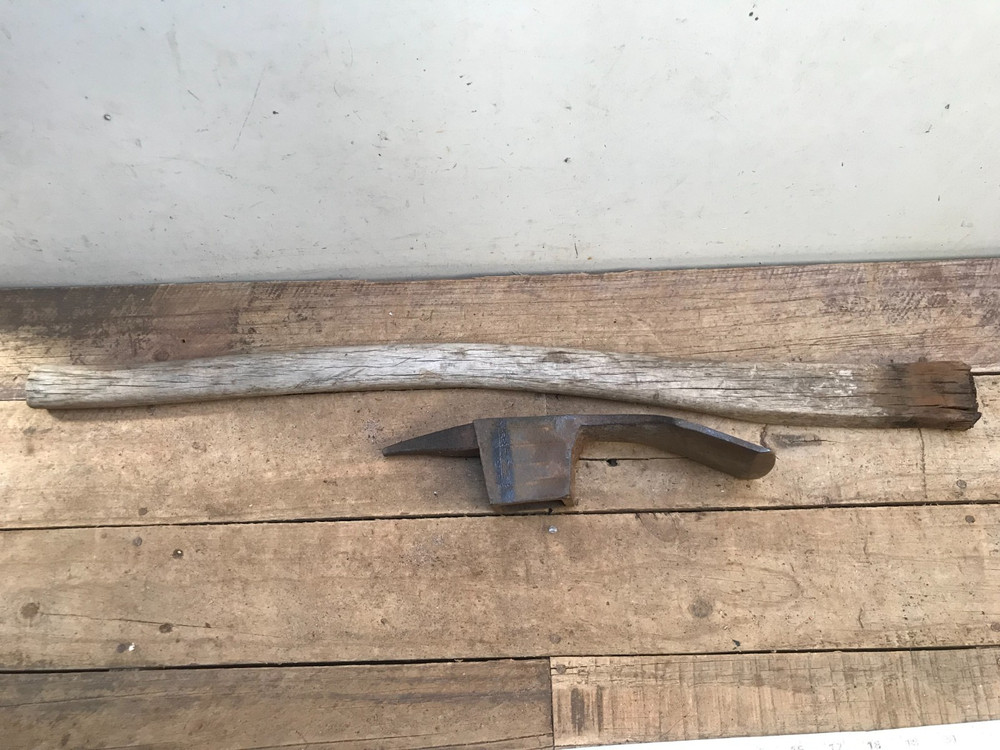 Old Kelly Axe & Tool Co. True Temper Digging Mining Pick w/ handle