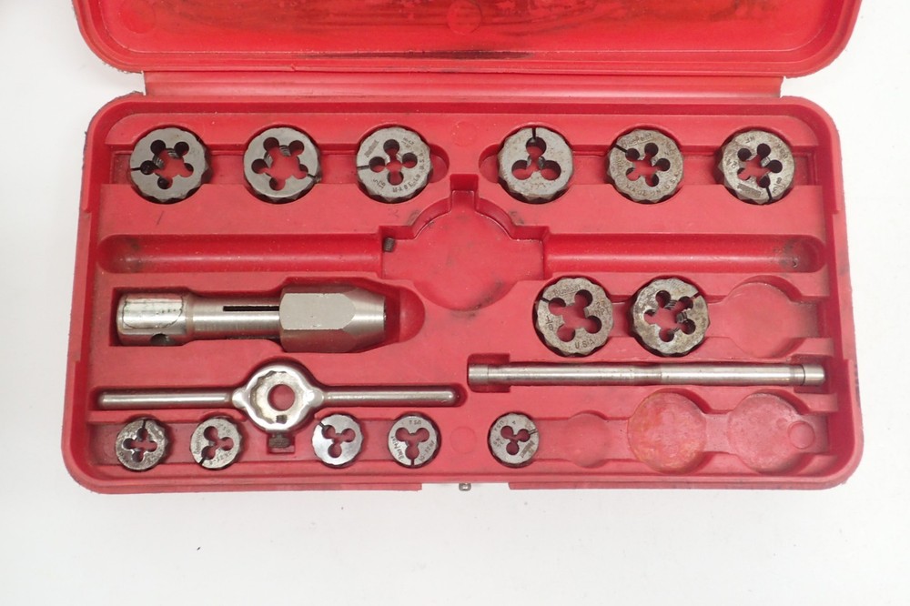 Snap on blue point TD2425 tap and die set (Missing components)