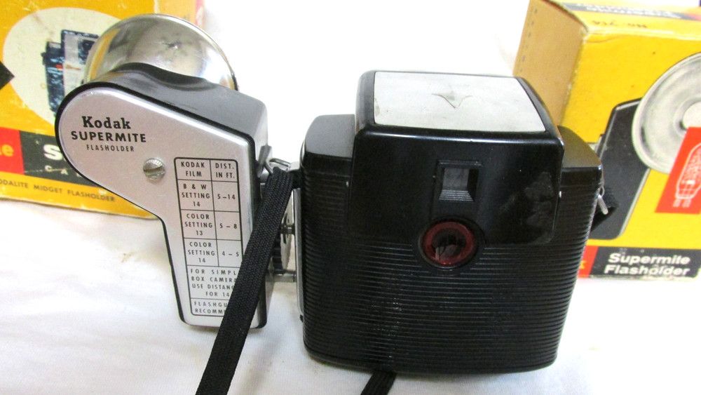 VINTAGE KODAK STARLET CAMERA w/ FLASH & BULB & BOXES FOR BOTH