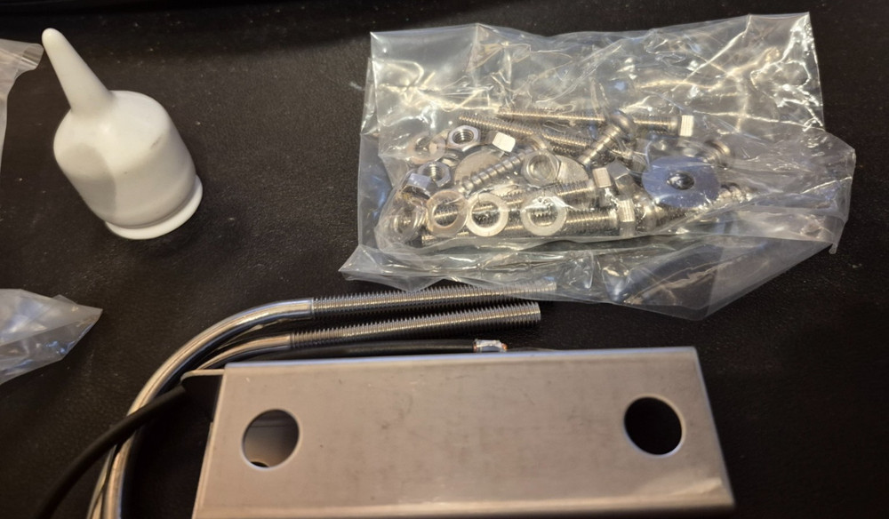 ICOM AT-40 MOUNTING KIT FOR COUPLER