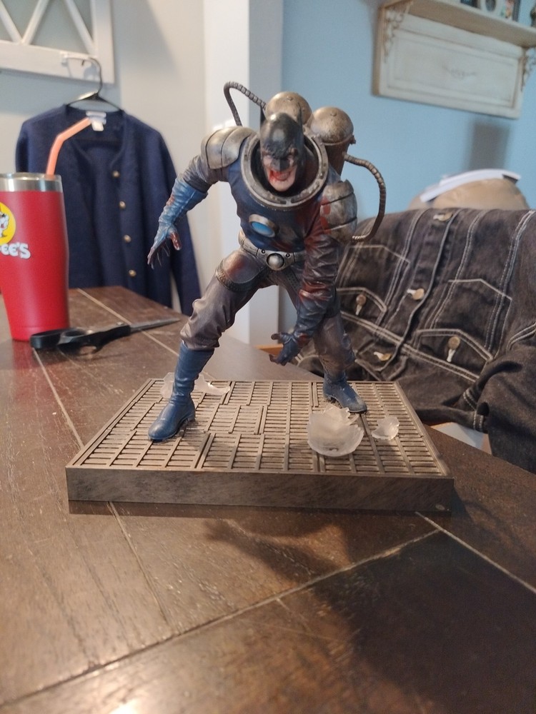 Batman DCEASED Statue DC Collectible