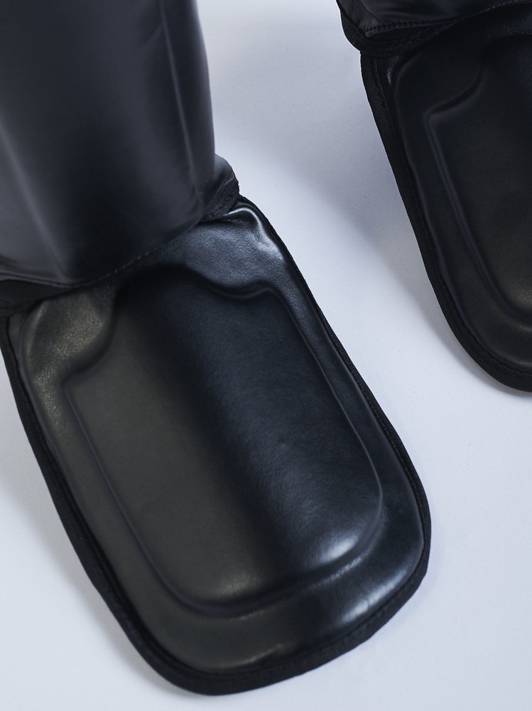 MANTO Tibia protectors Impact Black