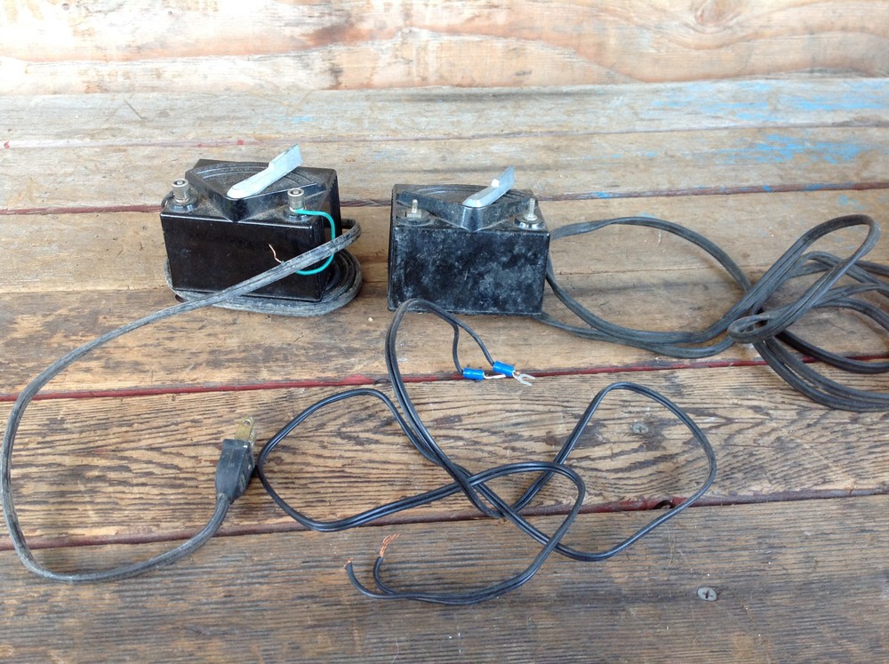 2 Lionel Postwar O Scale Multi-Volt Transformer Type 1015