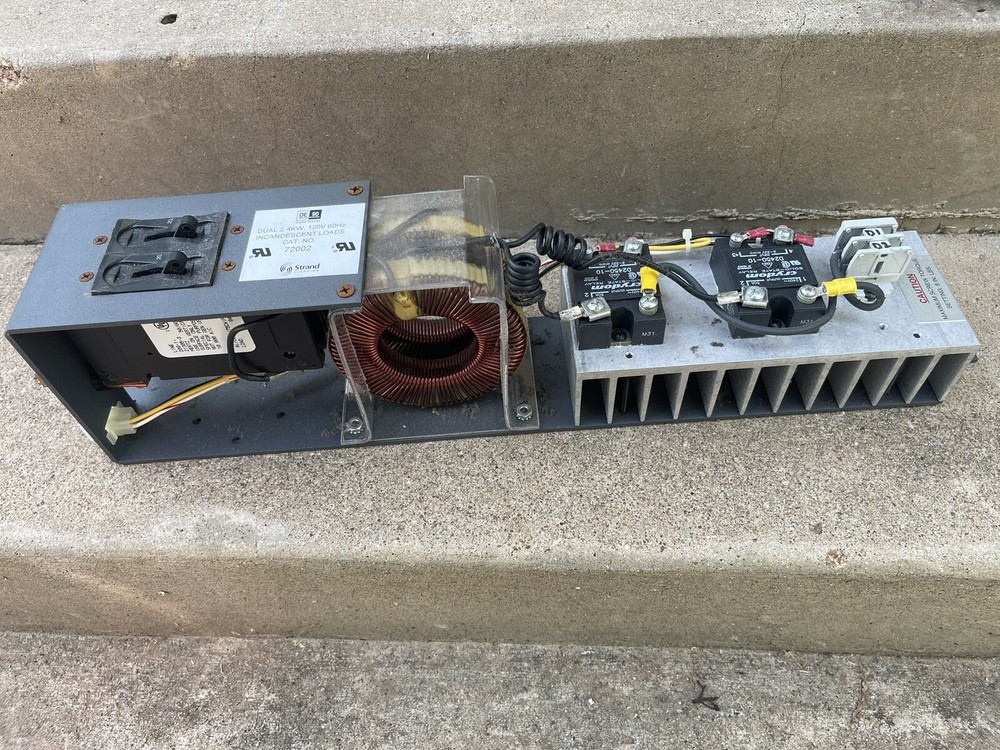 Strand Lighting DE90 Dimmer Module Theater Controls 120v.