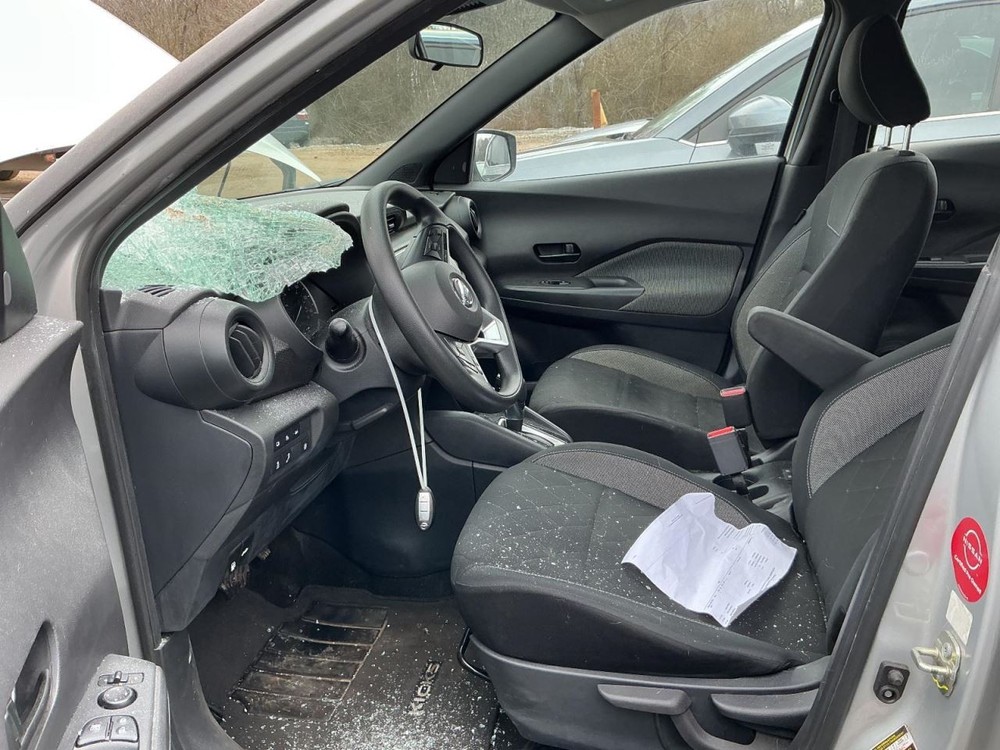 KICKS 2020 Glove Box 4951034