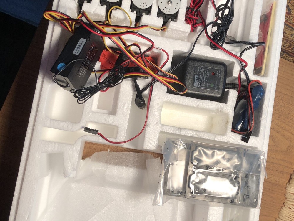 HITEC RADIO CONTROL FOCUS 4