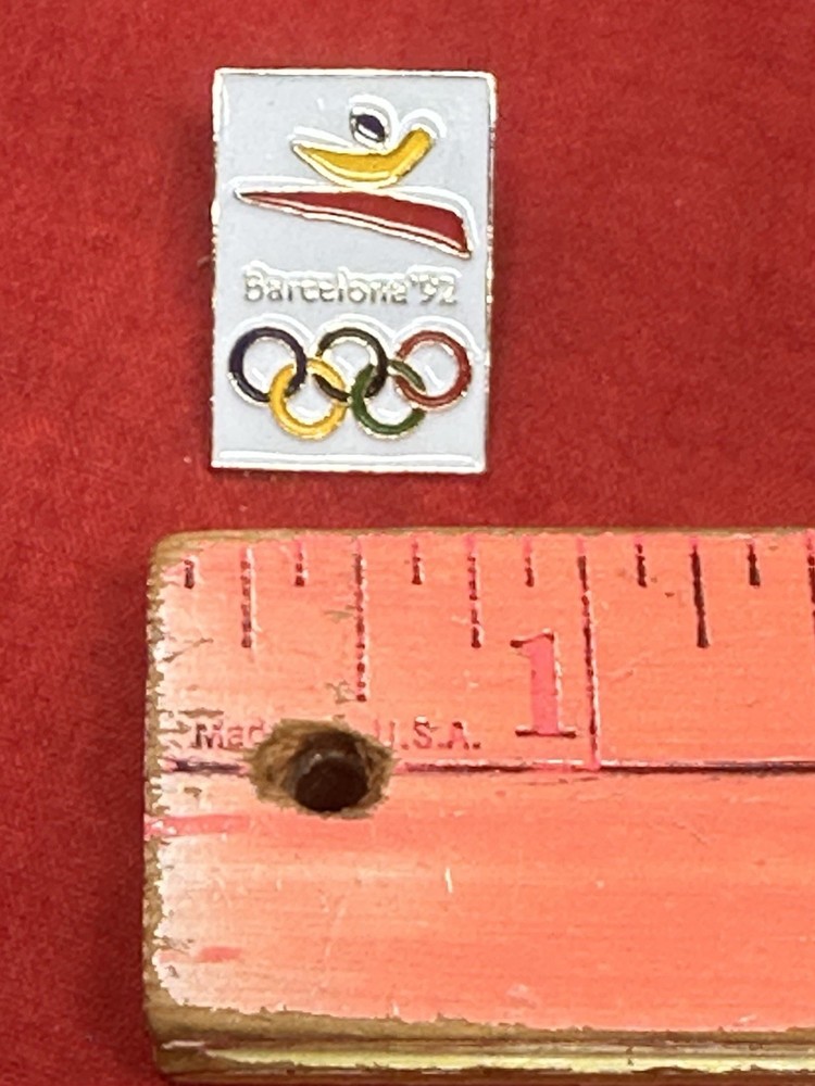 PIN OLYMPIC GAMES BARCELONA 1992 WHITE Vintage EUC