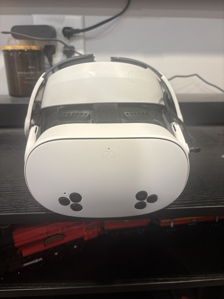 Quest 3s headset,  9 VIVE Trackers, 3 Base Stations, and Controllers