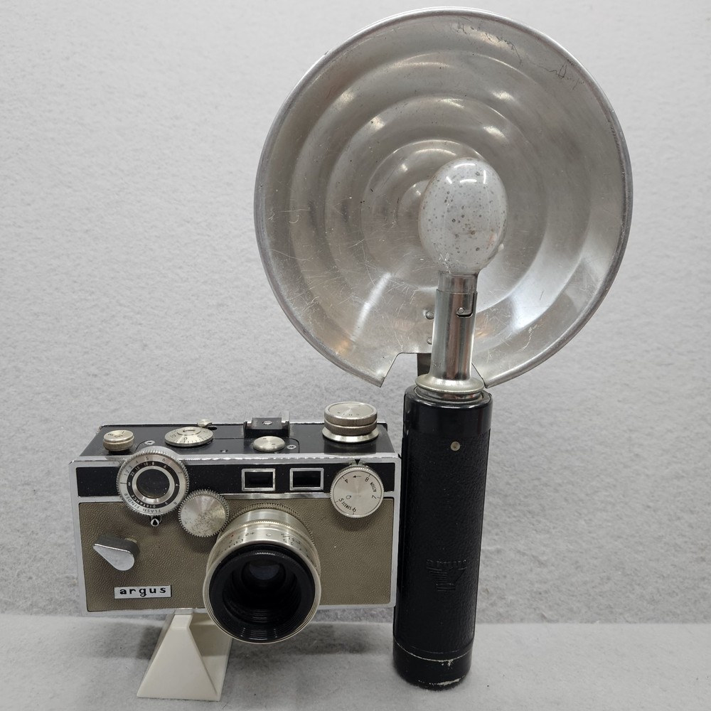Vintage Argus C3 35mm Rangefinder Camera w/ Flash – Shutter Fires – Untested