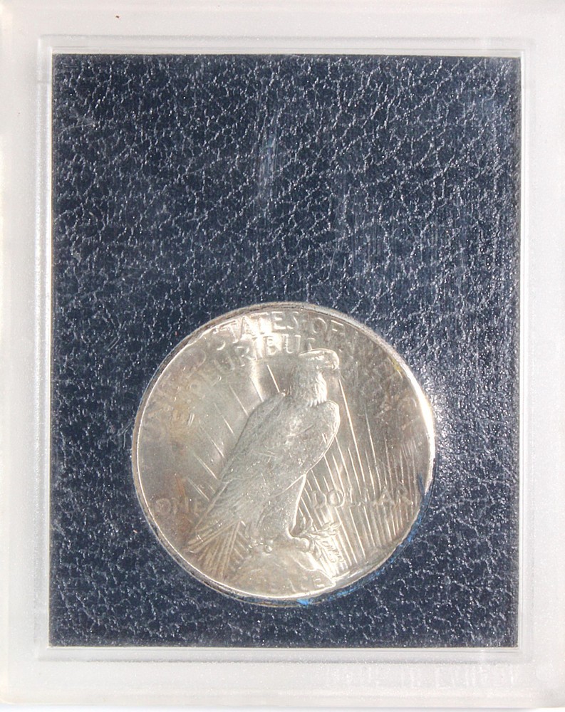 1925 PEACE SILVER DOLLAR PARAMOUNT INTERNATIONAL HOLDER--LIGHT TONING