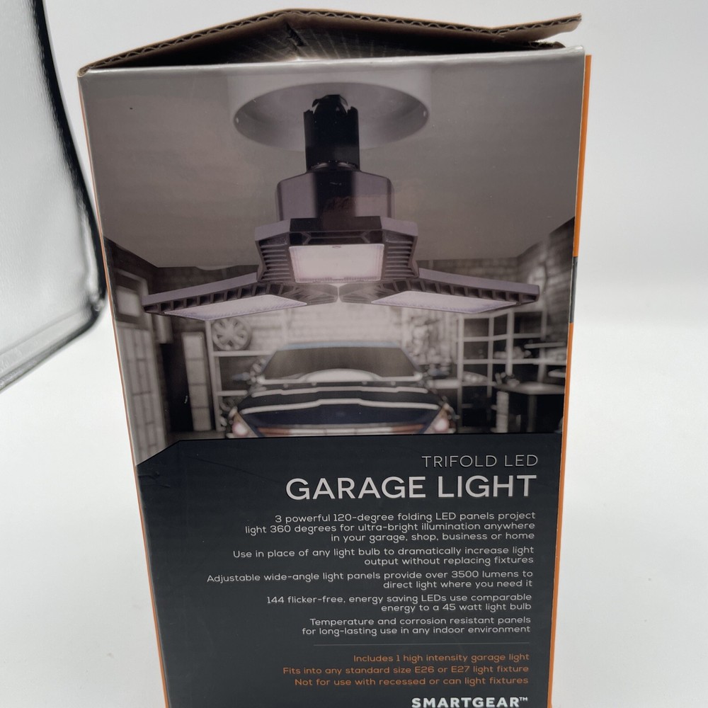 SmartGear Trifold LED Garage Light . NIB