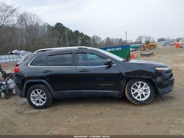 CHEROKEE 2014 Glove Box 5000174