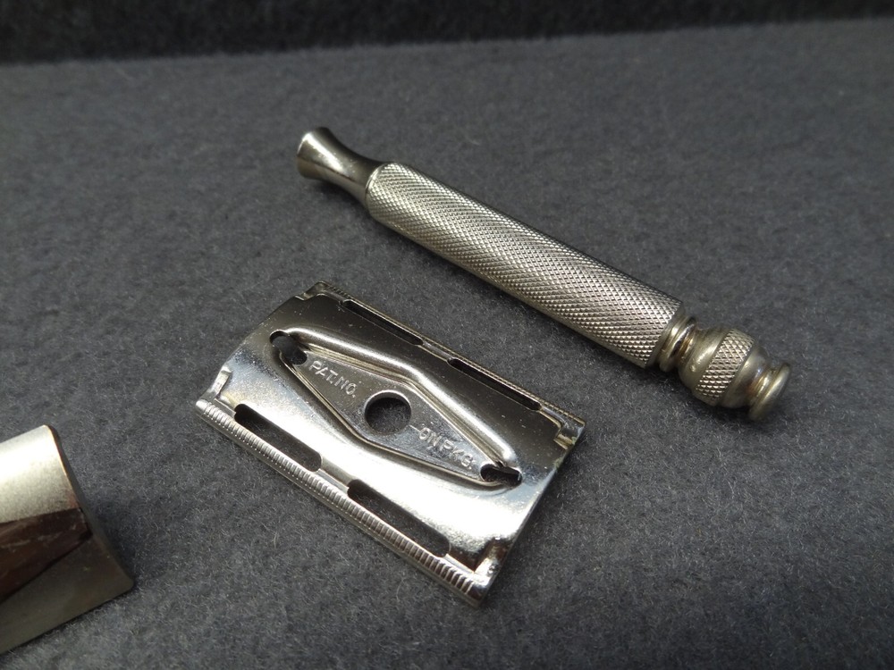 Gillette Tech Razor VTG Razor Open Comb NEW Blue Blades Pack Box 49cent King