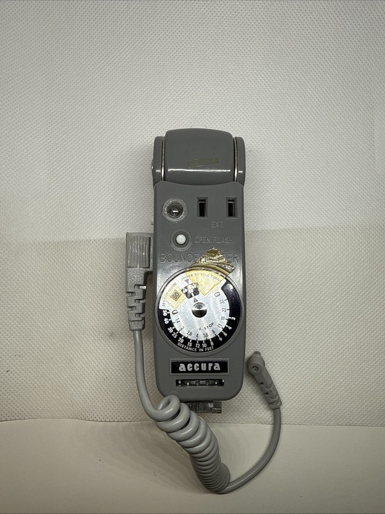 Accura Bouncemaster Camera Flash with Case and Cable Untested