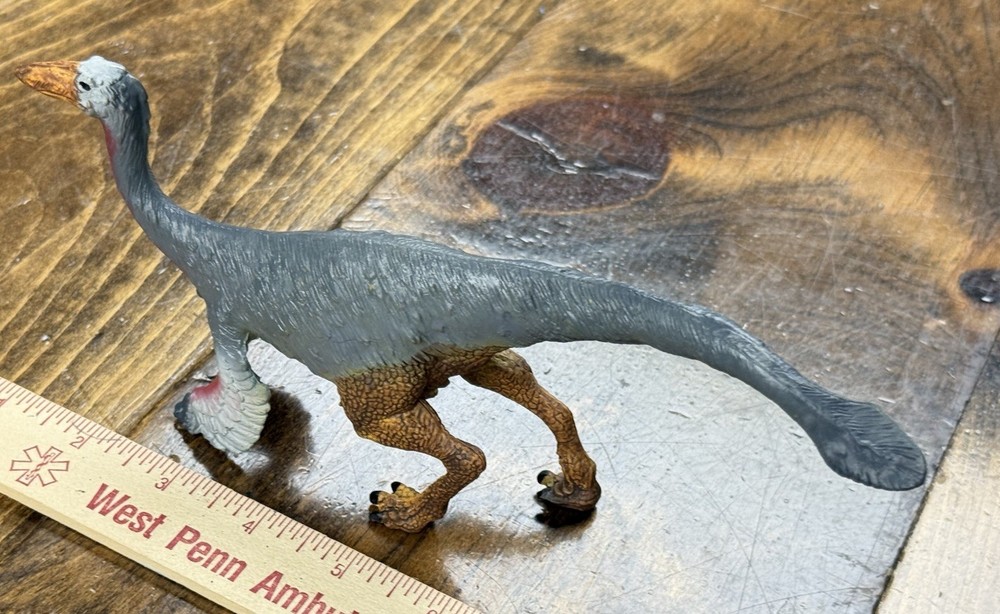 Schleich like Gallimimus dinosaur model