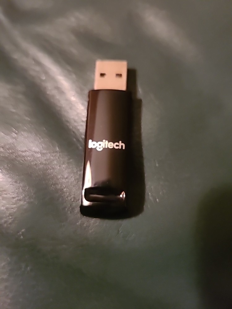 Logitech R400 Laser Presentation Remote - Black