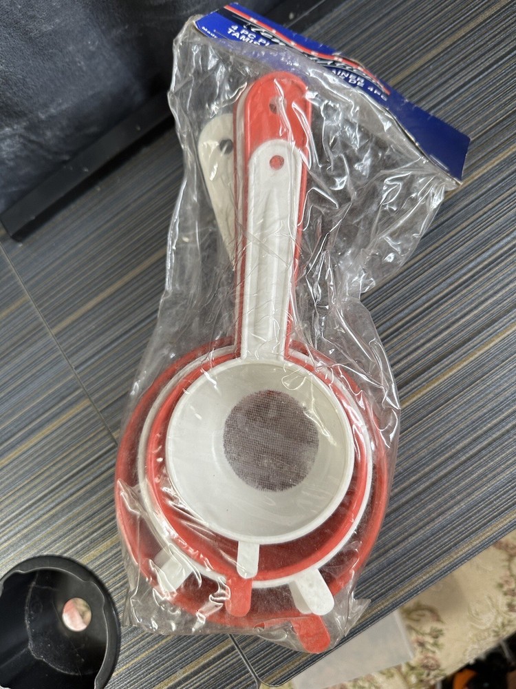 RARE Vintage New Old Stock Kitchen Temptations Set 4 Handheld Nesting Strainers
