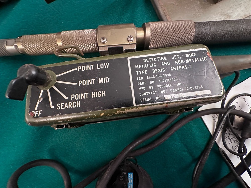 PRS-7 Mine Detector Metallic & Non Metallic Objects With Canvas Case US Military