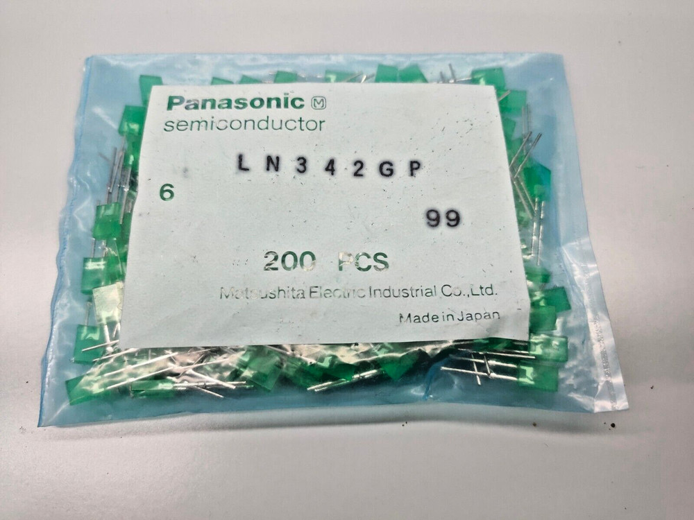 QUANTITY OF  200  PANASONIC   2MM X 5MM  RECTANGULAR GREEN   LEDs   LN342GP