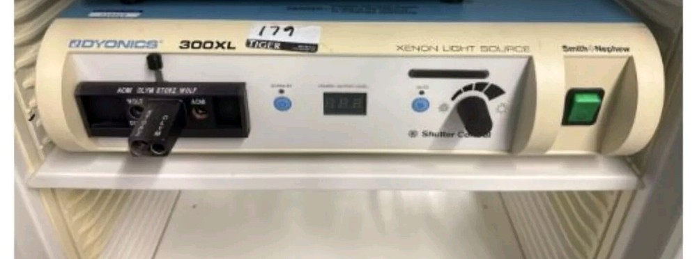 Smith & Nephew Dyonics 300 XL Xenon Light Source