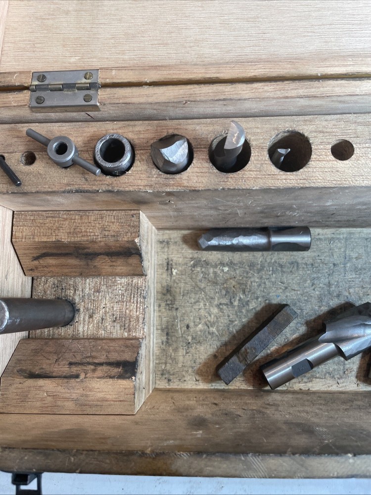 R8 ENCO AUTO FACING AND BORING HEAD WITH CASE & ATTACHMENTS