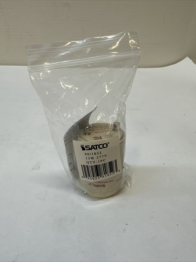 Satco Smooth Phenolic GU24 - 4-Pin CFL Socket - 801852