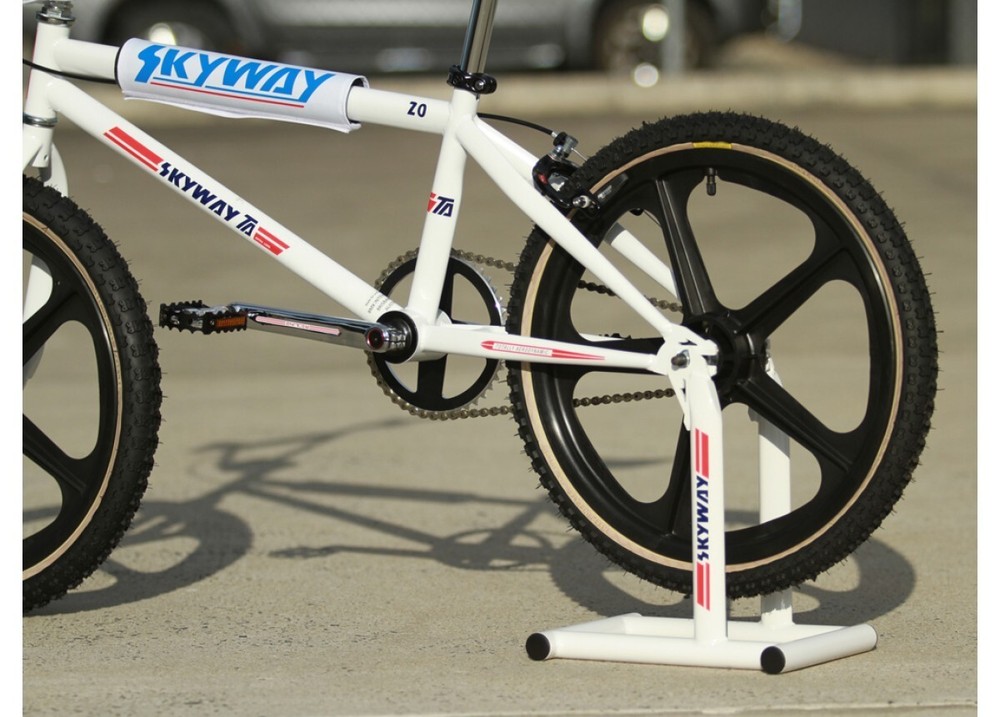 SKYWAY Stolz Stand White